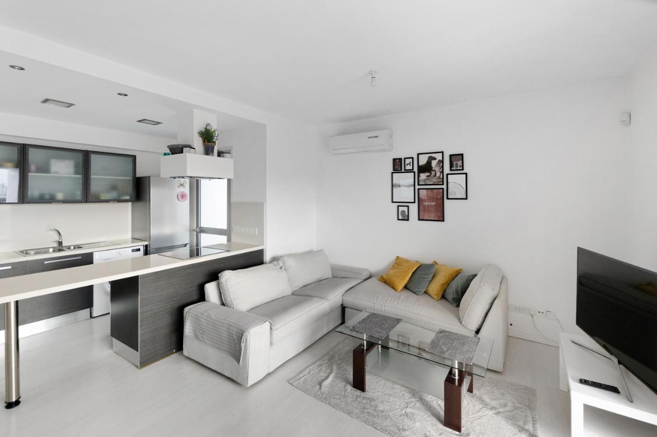 Glabur Stays - The Fabulous 2 Bdr - Nicosia City, Free Parking & Wifi, Welcomes You!!! Exteriör bild